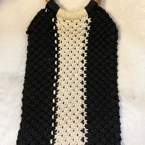 Crater Black and White Macrame Purse - Picture 4 of 5